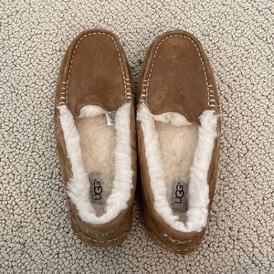 NWOT Ugg moccasins slippers